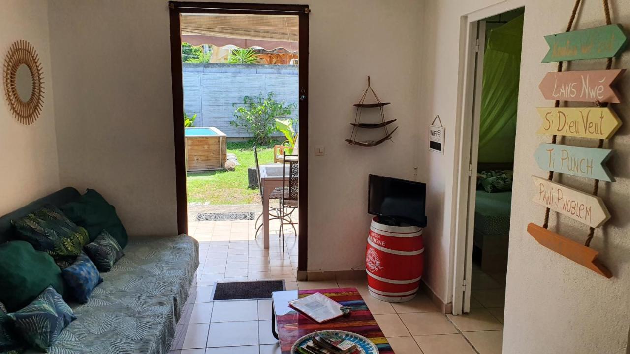 Hébergement de vacances Les Ti Kaz A Papé Choisissez Avec Ou Sans Piscine Deshaies