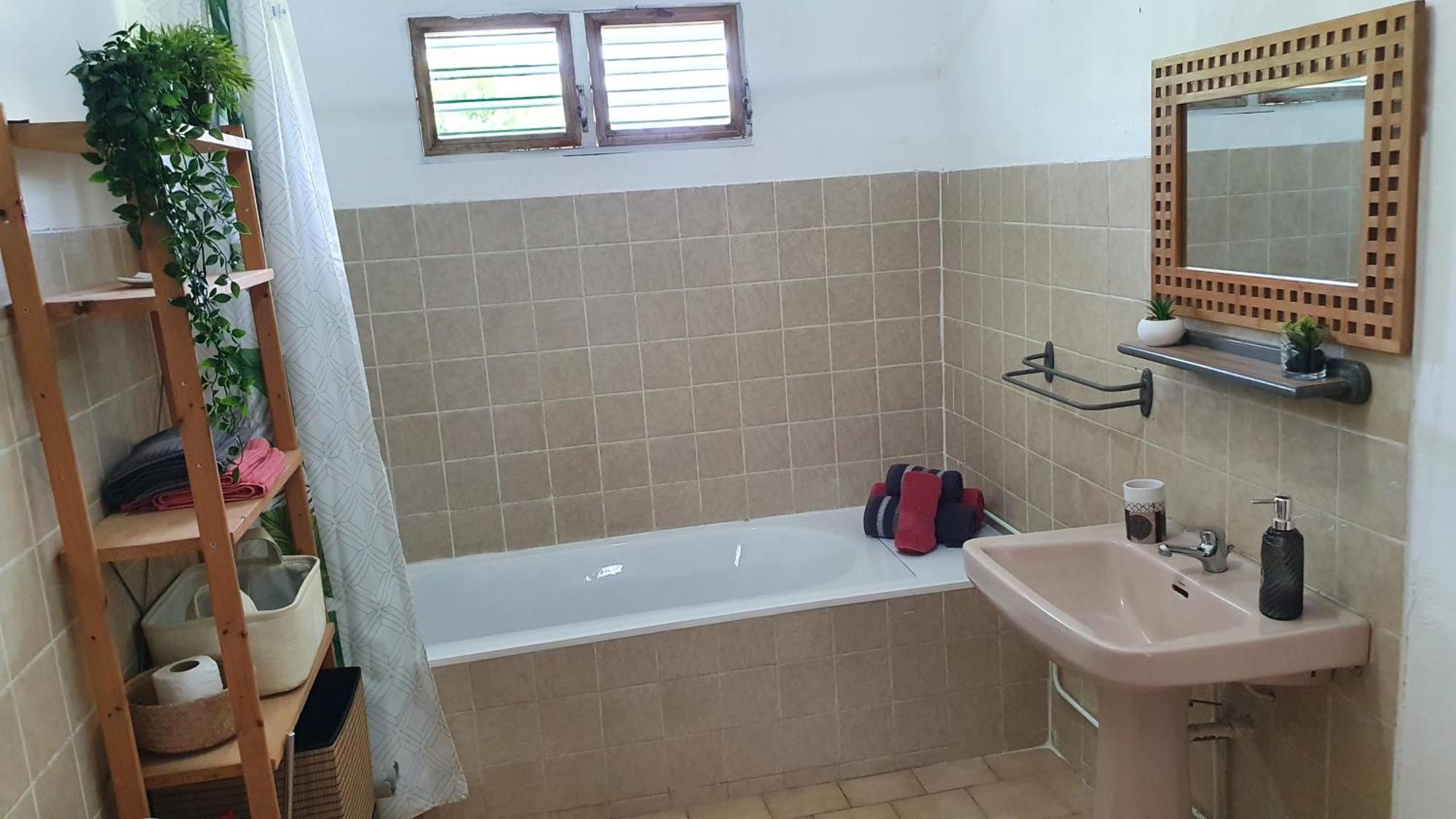 Hébergement de vacances Les Ti Kaz A Papé Choisissez Avec Ou Sans Piscine *